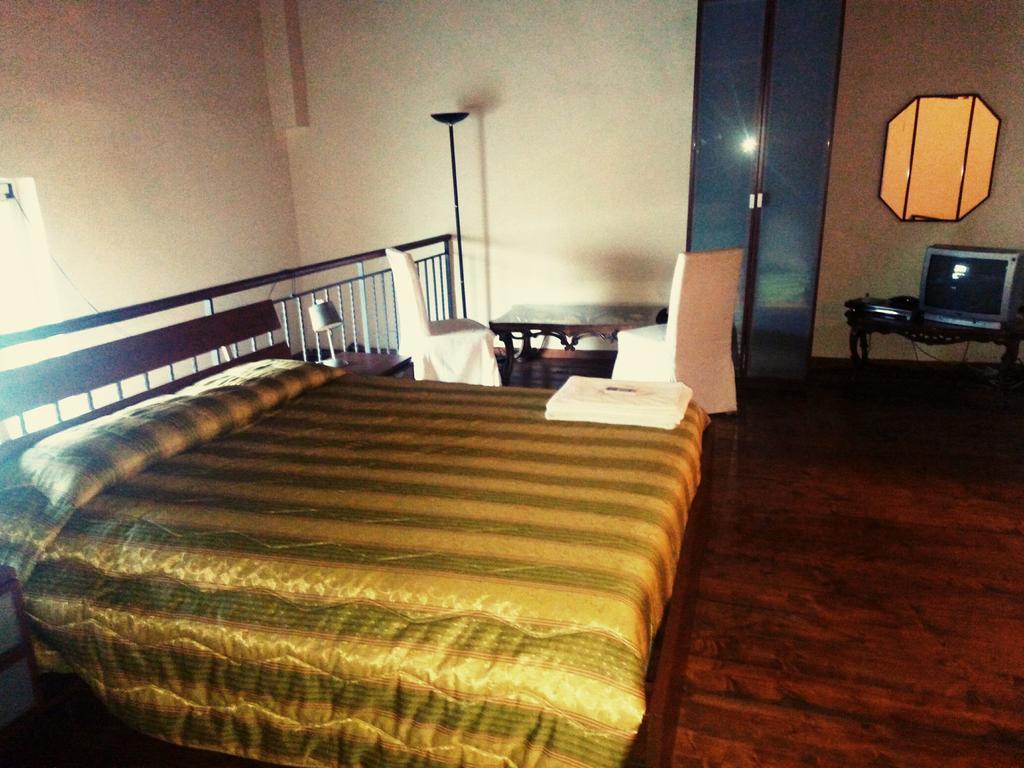Il Cinquecento Hotel Наполи Екстериор снимка